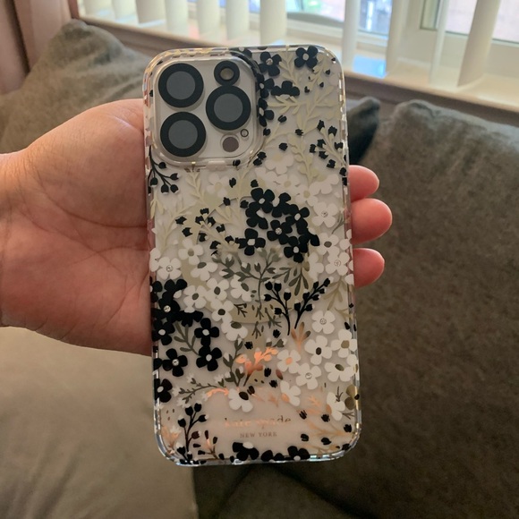 Beautiful KATE SPADE PHONE CASE - Picture 2 of 3
